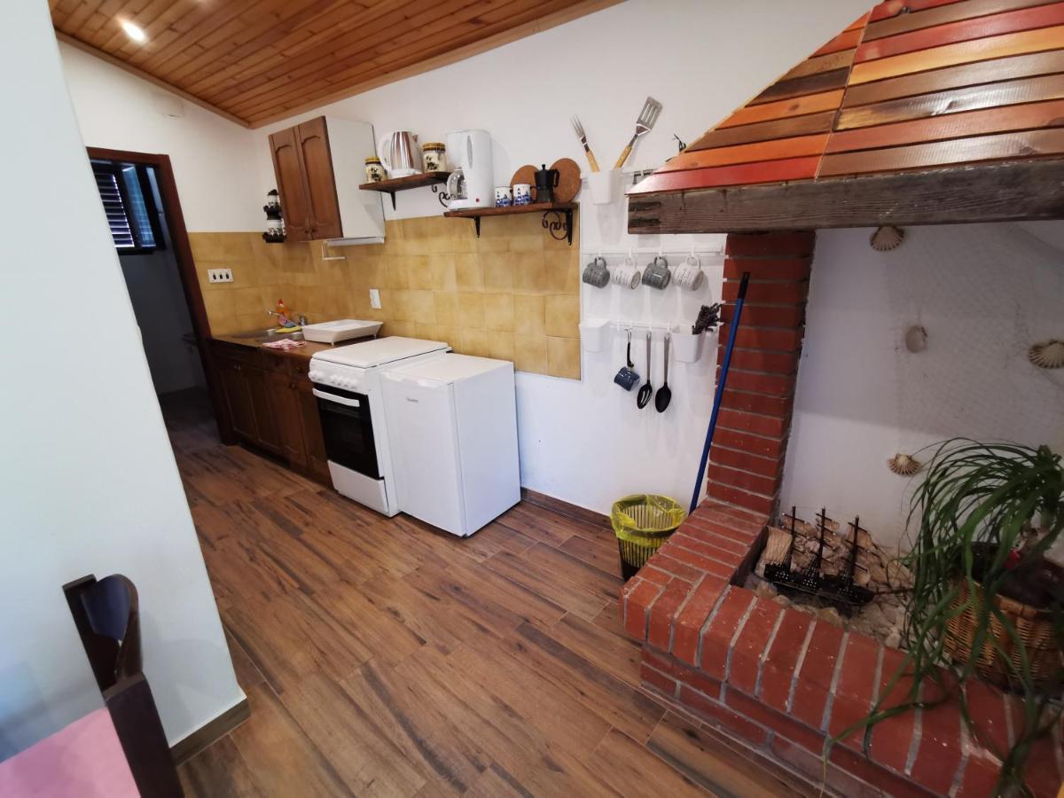 Apartment Kika Ližnjan Exteriör bild