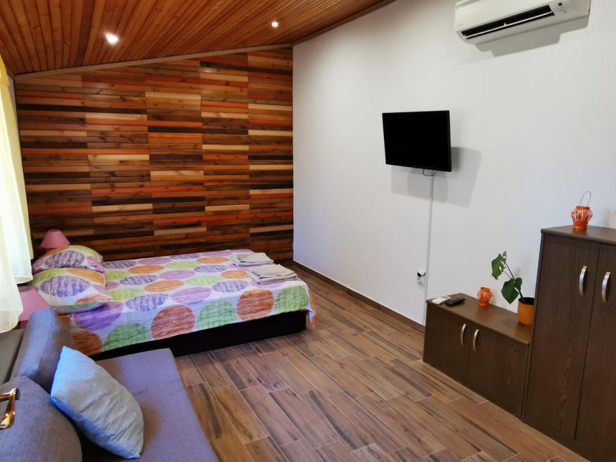Apartment Kika Ližnjan Exteriör bild