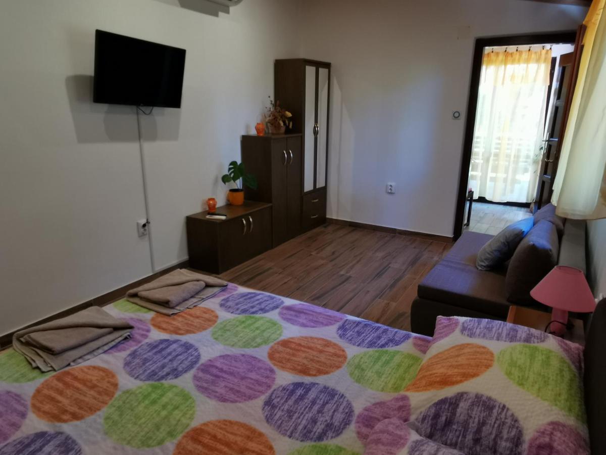 Apartment Kika Ližnjan Exteriör bild